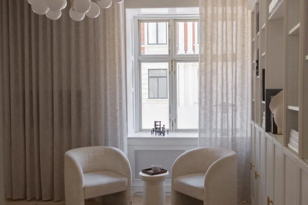 Stofgardiner i beige