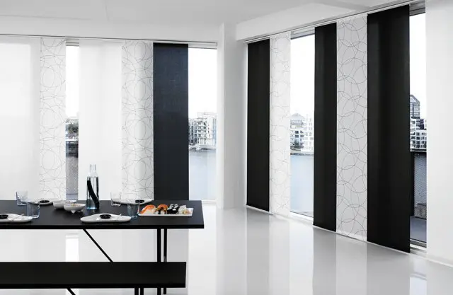 Panelgardiner i sort og hvid